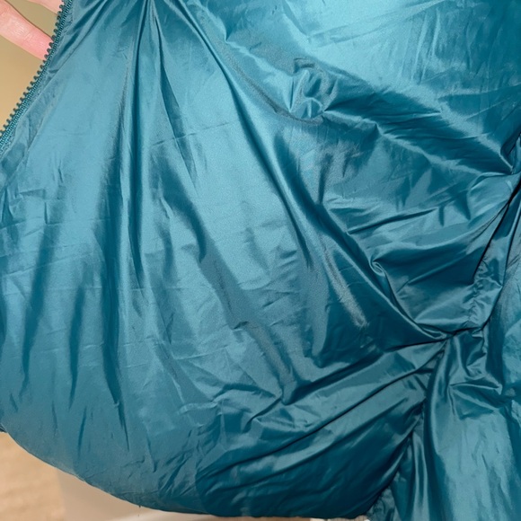 Dip Teal and Green Puffer Vest - Picture 3 of 5